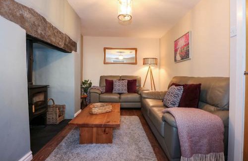 Rhiwbryfdir House | Yr Hen Dy Capel