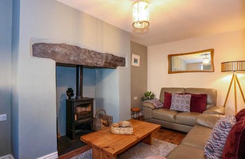Rhiwbryfdir House | Yr Hen Dy Capel