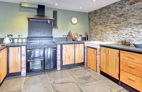 Machynlleth House | Ysgubor Tanllan in Machynlleth