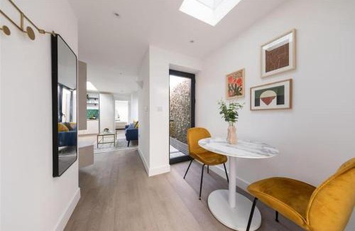 Cathall House | YT Leyton House with Garden