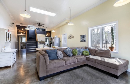 Whitehorse Other | Yukon River Farm: Getaway