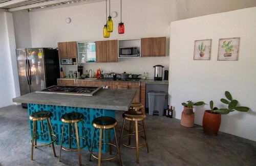 Apulo Hotel | YULUKA HOSTEL