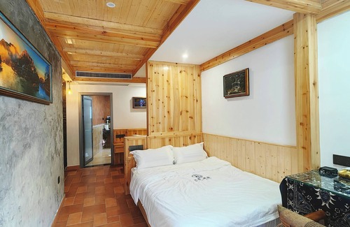 Fenghuang Bed & Breakfast | yunlushanju