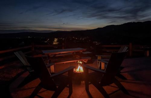 Orderville House | Yurt Overlook #6 with AC and Private Bath 2 Kings