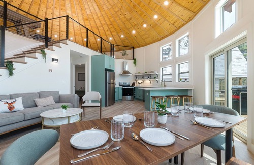McGaheysville Cabin | Yurt Retreat, Hot Tub, Loft w/Shuffleboard, Mtn Views, Fire Pit, EV charger
