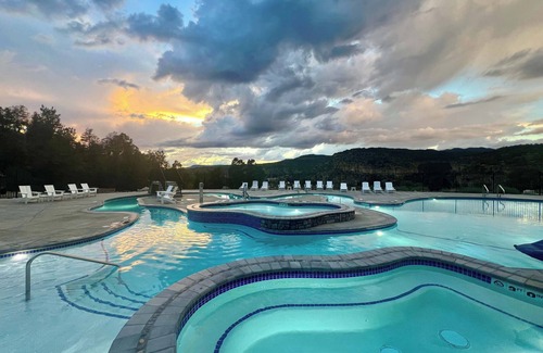 Orderville House | Yurt-Sunset Views, Resort Pools, near Zion & Bryce
