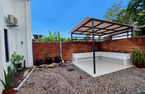 Bangunjiwo Villa | Yustien Homestay Jogja 3 Bedroom - Private Villa