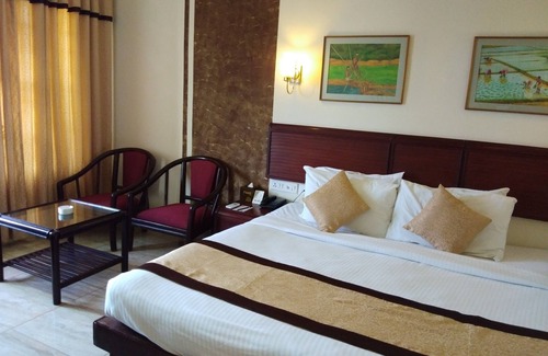 Ernakulam South Hotel | Yuvarani Residency