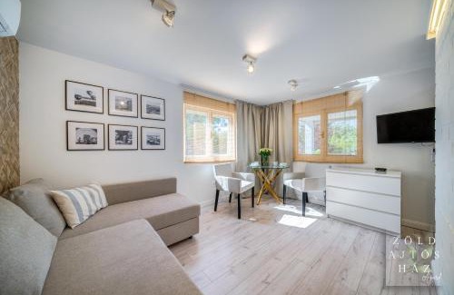 Agard House | Zöld Ajtós Ház