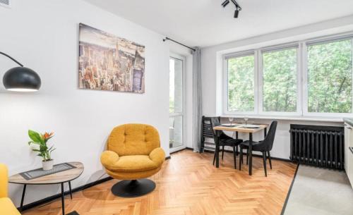 Mirow Apartment | Złota 77 by NYX Apart