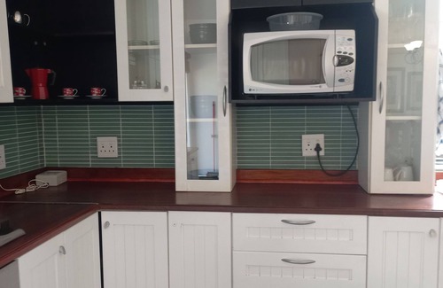Greater Johannesburg Metropolitan Area House | Jakes's Place modern comfortable & sunny 3-bedroom house in Kensington
