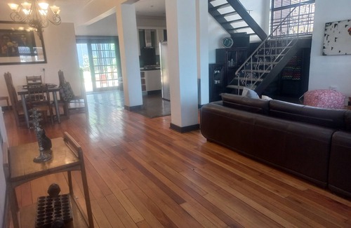 Greater Johannesburg Metropolitan Area House | Jakes's Place modern comfortable & sunny 3-bedroom house in Kensington