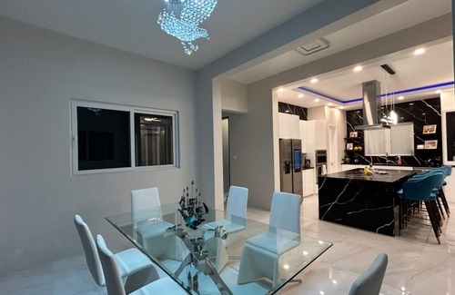 Road Town Villa | Zafira Luxe 4-Bedroom Villa with Infinity Pool, Sauna, Steam & Amazing Sunsets