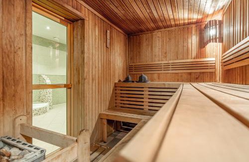 Plavya Hotel | Zahar Berkut