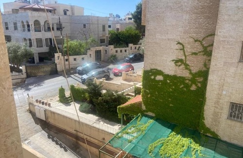 Ash Shumaysani Apartment | Zainab House - Lovely apartment with AC in vibrant Amman