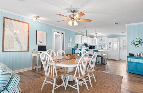 South Nags Head House | Zane's Beach House: Oceanfront, Spa, Dog Friendly