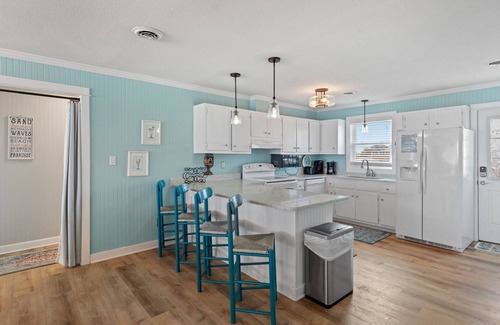 South Nags Head House | Zane's Beach House: Oceanfront, Spa, Dog Friendly