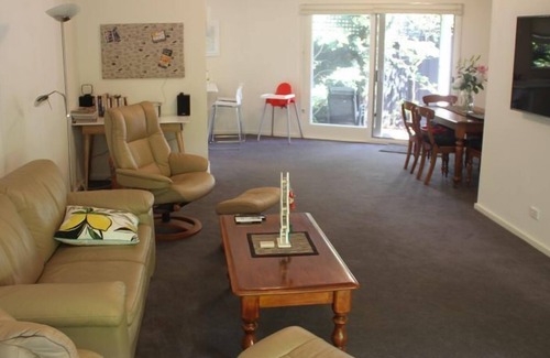 Black Rock House | Zannies House located in a quiet neighbourhood