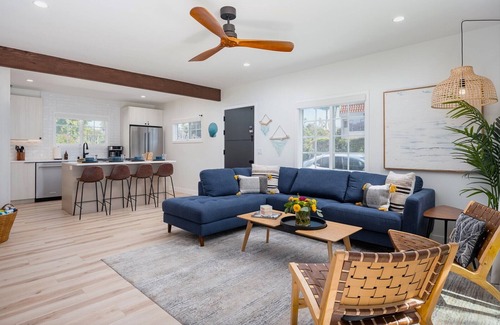 Mission Beach House | Zanzibar Retreat | 2BR Walk to Beach! + Courtyard