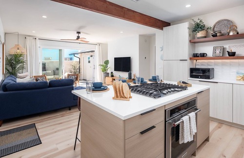 Mission Beach House | Zanzibar Retreat | 2BR Walk to Beach! + Courtyard