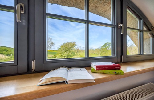 Lohme House | ZEESENBOOT | Thatched semi-detached house