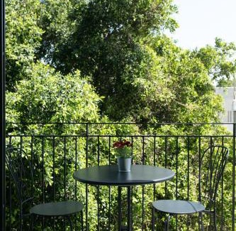 Old North Apartment | Zeev Jabotinsky Residence - With Mamad