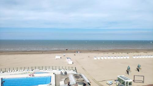 Oostduinkerke-Bad Apartment | Zeezicht vanop het 6 de verdiep