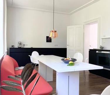 Nippes Apartment | Zehuus mit Domblick und Dachterrasse
