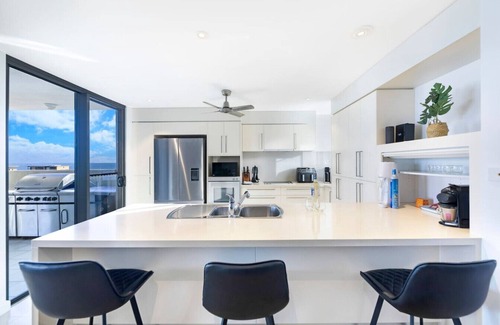 Darwin City Centre Condo | Zen Arkaba: 3BR Luxury Waterfront Apt ~ Pool ~ BBQ