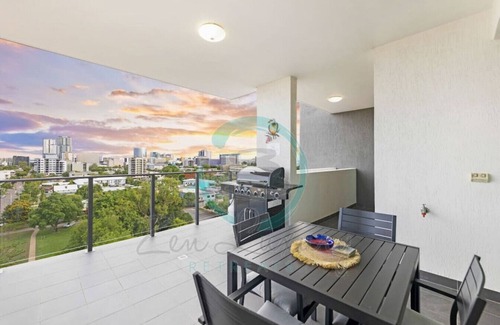 Darwin City Centre Condo | ZEN At ARRAY - 2 Bedroom Retreat in CBD