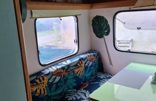 Bize House | Zen caravan in a small private garden
