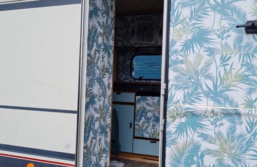 Bize House | Zen caravan in a small private garden