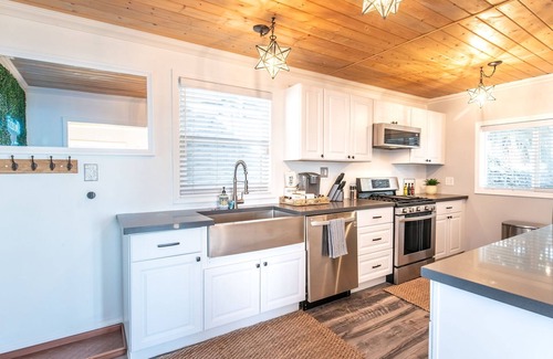 Running Springs Cabin | Zen Den: 2-bedroom cabin 11 minutes from Snow Valley Mountain Resort