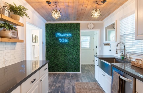 Running Springs Cabin | Zen Den: 2-bedroom cabin 11 minutes from Snow Valley Mountain Resort