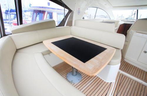 New Forest District Boat Rental | Zen Dog Luxury Motor Yacht