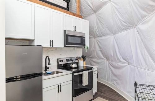 Luray House | Zen Dome - Romantic Retreat + Wifi A/C + Hot Tub