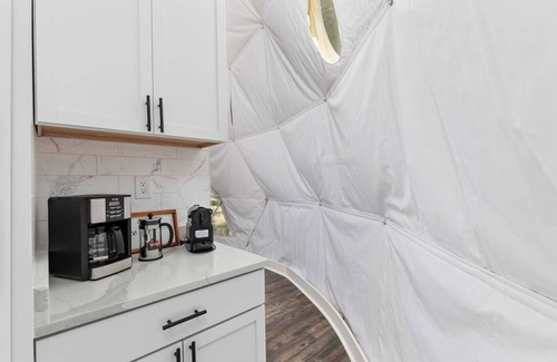 Luray House | Zen Dome - Romantic Retreat + Wifi A/C + Hot Tub