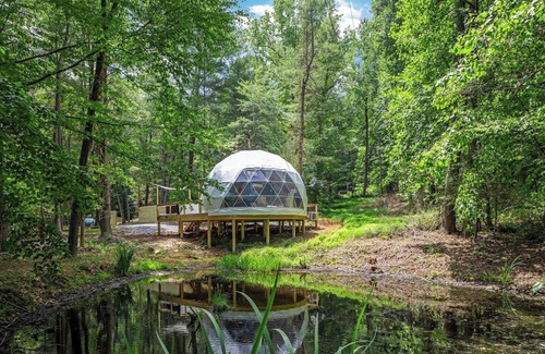 Luray House | Zen Dome - Romantic Retreat + Wifi A/C + Hot Tub
