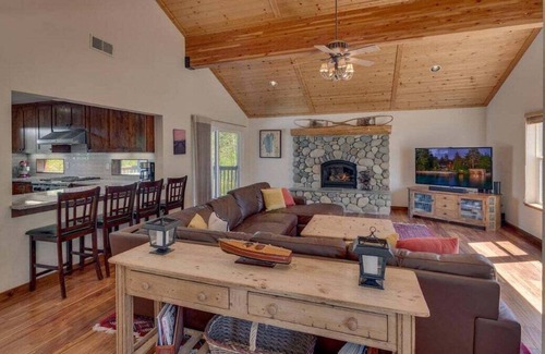 Lake Forest House | Zen Mountain Retreat in Tahoe City