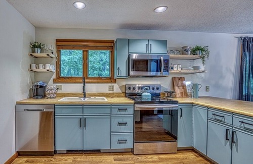 Campton Cabin | Zen Oasis - Cozy Private place in White Mountains w/Projector, Pool, Hot tub