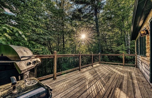 Campton Cabin | Zen Oasis - Cozy Private place in White Mountains w/Projector, Pool, Hot tub