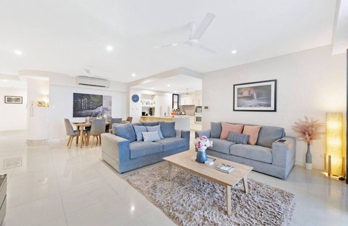 Darwin City Centre Apartment | Zen Ocean Charm 3BR Luxury W/front Apt Pool + BBQ