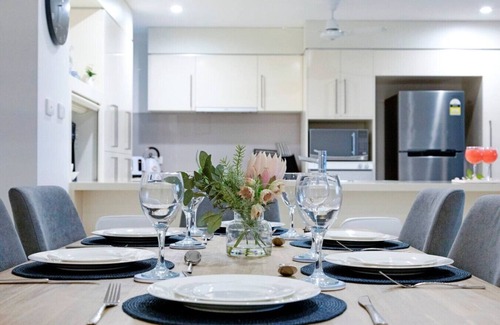 Darwin City Centre Apartment | Zen Ocean Charm 3BR Luxury W/front Apt Pool + BBQ
