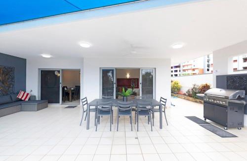 Nightcliff Apartment | Zen Saltwater Retreat Balcony - Pool - Seaview