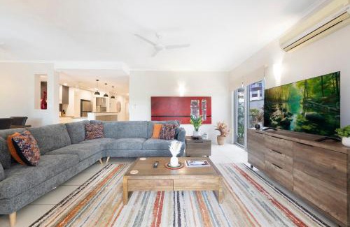 Nightcliff Apartment | Zen Saltwater Retreat Balcony - Pool - Seaview