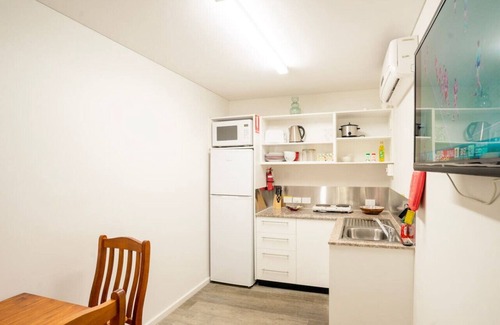 Bayview House | Zenhouse Retreat: 5BR Homey Haven ~ Pool ~ Office