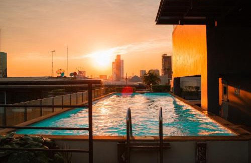Sukhumvit Apartment | Zenith Place Huge 2BR Low-rise condo
