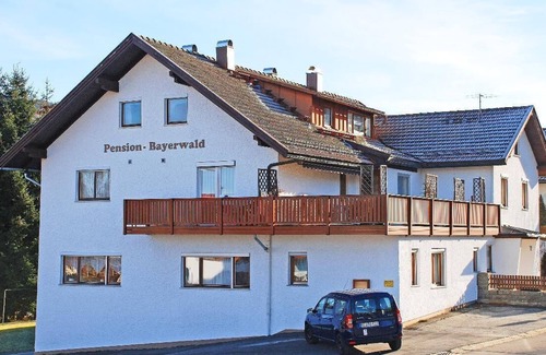Frauenau Apartment | Zentral gegelgene Ferienwohnung mit 2 Schlafzimmern und WLAN