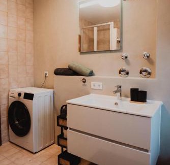 Augsburg-Goggingen Apartment | Zentral, Loggia, TG-Platz