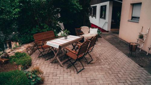 Hofstetten Apartment | Zentrale Ferienwohnung mit Waldblick
